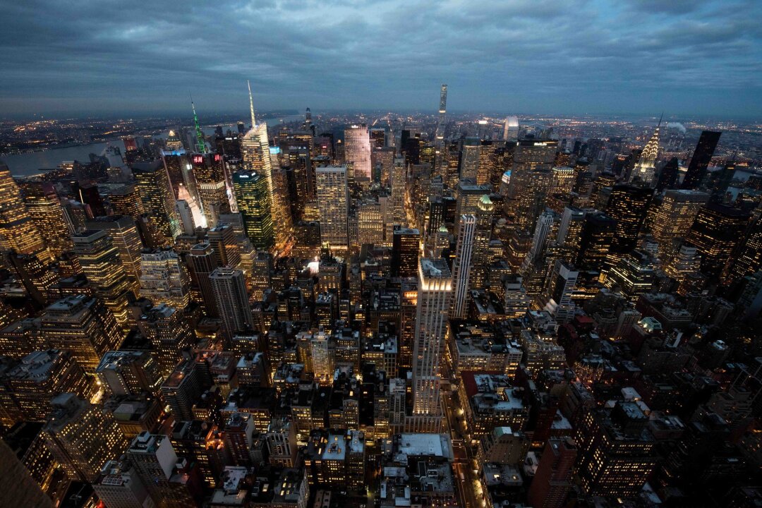 Erdbeben und Nachbeben schrecken New Yorker auf - Die Skyline von Manhattan mit ihren vielen Bürotürmen. Ein ungewöhnlich starkes Erdbeben und mehrere Nachbeben hatten erschüttert.