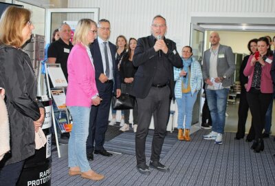 Erfolgreiche dritte Auflage der Netzwerkmesse "Restec" in Freiberg - Landrat Dirk Neubauer bei seiner Begrüßungsrede. Foto: Renate Fischer
