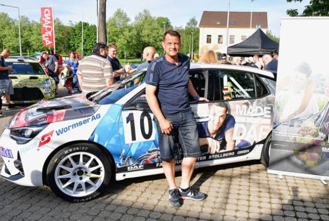 Mirko Tautenhahn greift für die Initiative "Made for DAF" mal wieder ins Lenkrad. Foto: Thorsten Horn