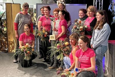 Erfolgreiches Wochenende für Chemnitzer Floristinnen - Die Teilnehmer und Helfer der 15. Sächsischen Landesmeisterschaft. Foto: Luisa Uhlmann