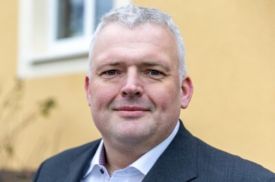 Ergebnis steht fest: AfD-Politiker Rolf Weigand ist der neue Rathauschef in Großschirma - Für den Posten des Rathauschefs hat sich André Erler (Unabhängige Bürgervereinigung) beworben.