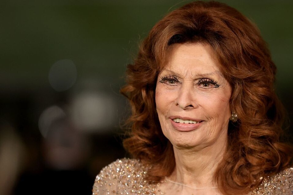 "Erholt sich langsam": So geht es Sophia Loren nach ihrem Sturz - Sophia Loren ist in ihrem Haus in Genf gestürzt, weshalb sie operiert werden musste. 
