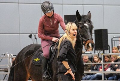 Erlebnismesse: So lief die 25. "Partner Pferd" in Leipzig - Pferdeprofi und Pferdewissenschaftlerin Katja Schnabel im Aktionsring. Foto: Maik Bohn