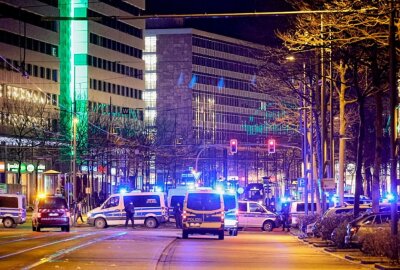 Erneut Corona-Proteste in mehreren Städten der Region - Die Polizei war in Chemnitz vor Ort. Foto: Harry Härtel/Haertelpress