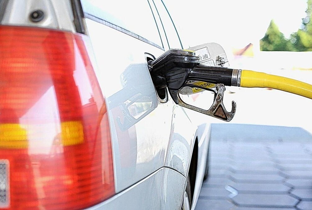 Erneut Dieseldiebstähle in Mittelsachsen - Kraftstoff scheint durch die steigenden Liter-Preise ein begehrtes Diebesgut geworden zu sein! Symbolbild. Foto: Andreas160578 / Pixabay