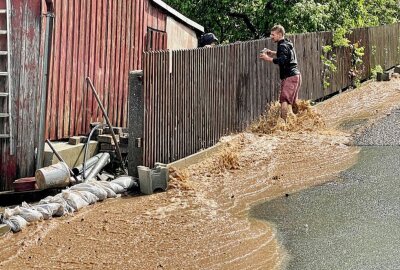 Erneut massive Überschwemmungen in Lauter - Überschwemmungen in Lauter. Schlammmassen geraten in die Grundstücke der Anwohner. Foto: Daniel Unger 