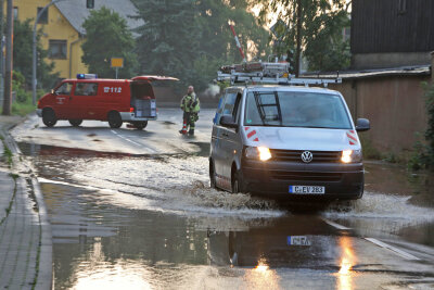 Erneut Überflutungen in Westsachsen - In Hohenstein-Ernstthal hinterließ das Unwetter viele Schäden.