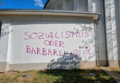 Erneut Vandalismus am Chemnitzer Schloßteich - In der Nacht von Ostersonntag zu Ostermontag wurde am Schloßteich der Pavillon wieder beschmiert. Foto: Harry Härtel