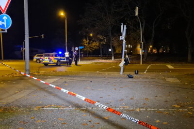 Erneut Verfolgungsjagd: Raser mit Schüssen gestoppt - 2 Schwerverletzte - Erneute Verfolgungsjagd in Zwickau, der Raser wurde mit Schüssen gestoppt.
