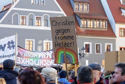 Erneute Proteste: Demo gegen Rechts in Zwickau - Zwickauer Hauptmarkt: Demo Für Weltoffenheit, Demokratie und Menschenwürde. Foto: Andreas Kretschel