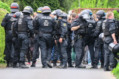 Am Pfingstmontag versammelten sich in Zwönitz wieder Personen, um gegen die bestehenden Corona-Einschränkungen zu demonstrieren.