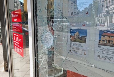 Erneuter Angriff auf die Sparkassenfiliale in Leipzig - Angriff auf die Sparkassenfiliale in Anger-Crottendorf. Foto: Christian Grube