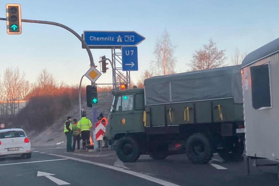 Die A72-Auffahrt Hartenstein wurde auch am Mittwochmorgen wieder durch Traktoren blockiert.