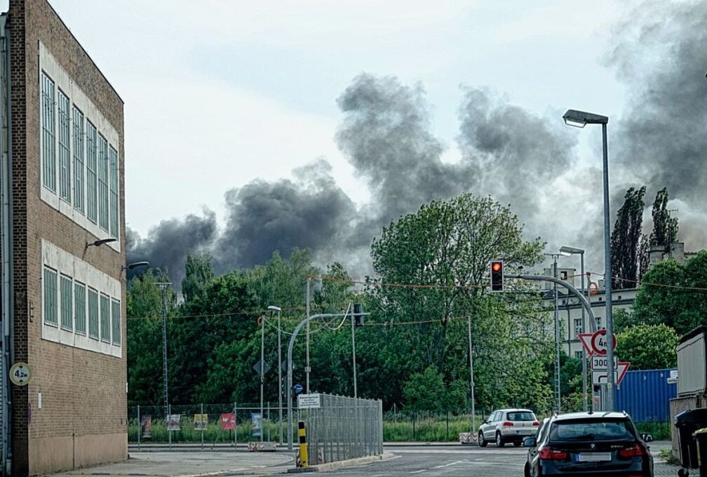 Erneuter Brand in Chemnitzer Industriebrache. Foto: Harry Härtel