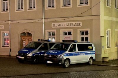 Erneuter Corona-Protest in Zwönitz: Polizei verhindert großen Spaziergang - Die Gemeindeversammlung Zwönitz hat heute erneut zu einem Spaziergang aufgerufen.  