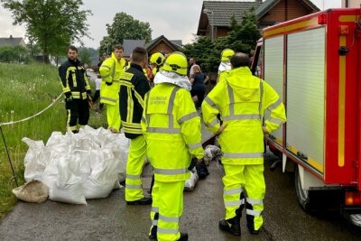 Erneuter Einsatz in Lindenau: Feld überflutet - Erneuter Feuerwehreinsatz am Sonntag in Lindenau. 