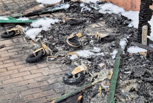 In Chemnitz haben Mülltonnen gebrannt. Foto: Harry Haertel