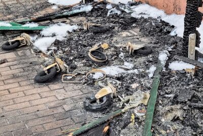 Erneuter Mülltonnenbrand in Chemnitz - In Chemnitz haben Mülltonnen gebrannt. Foto: Harry Haertel