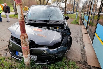 Erneuter Straßenbahnunfall in Bernsdorf - Am Freitagmorgen ereignete sich in Chemnitz auf der Bernsdorfer Straße ein Verkehrsunfall mit einer Straßenbahn. Foto: Harry Härtel