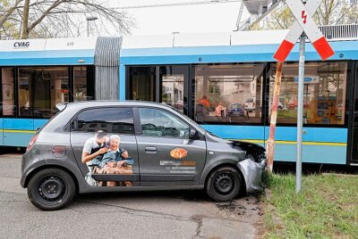 Erneuter Straßenbahnunfall in Bernsdorf - Am Freitagmorgen ereignete sich in Chemnitz auf der Bernsdorfer Straße ein Verkehrsunfall mit einer Straßenbahn. Foto: Harry Härtel