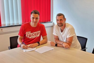 Erster Neuzugang beim FSV Zwickau vorgestellt - Lucas Hiemann verlängert seinen Vertrag bei FSV Zwickau. Foto: FSV Zwickau