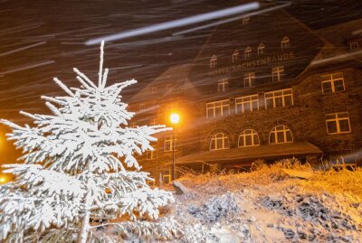 Erster Schnee des Jahres auf dem Fichtelberg - Auf dem Fichtelberg fiel in der vergangenen Nacht der erste Schnee des neuen Jahres. Foto: André März 
