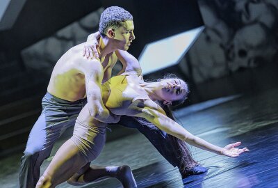 Erster Vorhang für Ballett "Romeo und Julia" im Plauener Vogtlandtheater - Rita Di Bin und Davide Gentilini tanzen als Romeo und Julia. Foto: André Leischner