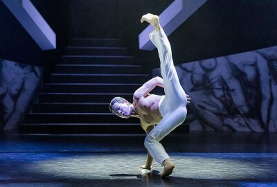 Erster Vorhang für Ballett "Romeo und Julia" im Plauener Vogtlandtheater - Körperbeherrschung in Vollendung: Tänzer Minsu Kim. Foto André Leischner