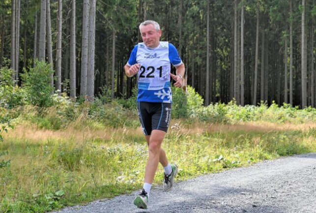 Frank Than vom SV Schönheide hat in der M60 über 10 Kilometer Platz 3 belegt. Foto: Ramona Schwabe