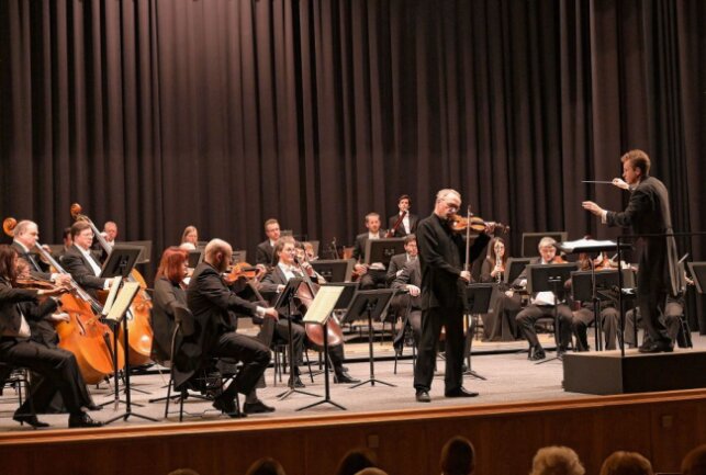 Die Erzgebirgische Philharmonie Aue hat im Kulturhaus in Aue gespielt. Foto: Ralf Wendland