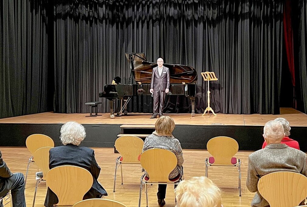 Erzgebirgischer Konzertwinter abgesagt - Zu den Gästen sollte heute auch Professor Alexander Meinel (vorn) gehören, doch das Konzert ist abgesagt. Foto: Ralf Wendland