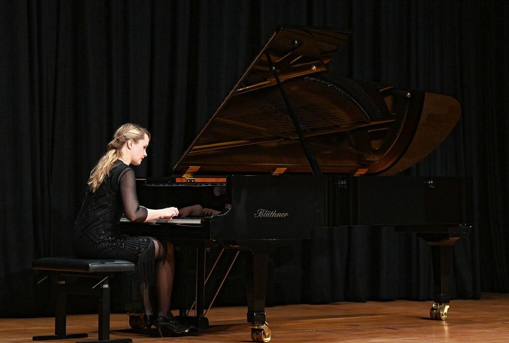 Katharina Treutler hat beim Erzgebirgischen Konzertwinter im Kulturzentrum "Goldne Sonne" in Schneeberg gespielt. Foto: Ramona Schwabe