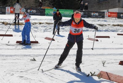Erzgebirgsspiele im Skilanglauf bei Kaiserwetter - Sophie Unger von der GS Johanngeorgenstadt. Foto: Thomas Fritzsch/PhotoERZ
