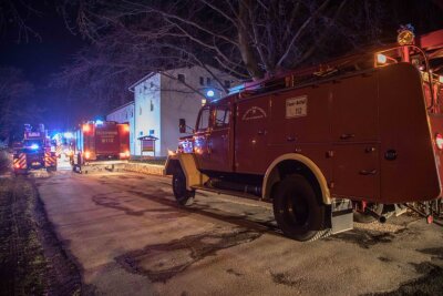 Essen angebrannt: Feuerwehr rückt zu Zimmerbrand aus - 