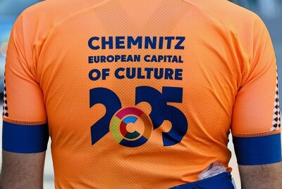 European Peace Ride 2023: Ankunft in Chemnitz - Nach 500 Kilometern Fahrt sind die Radfahrer in Chemnitz angekommmen. Foto: Harry Härtel