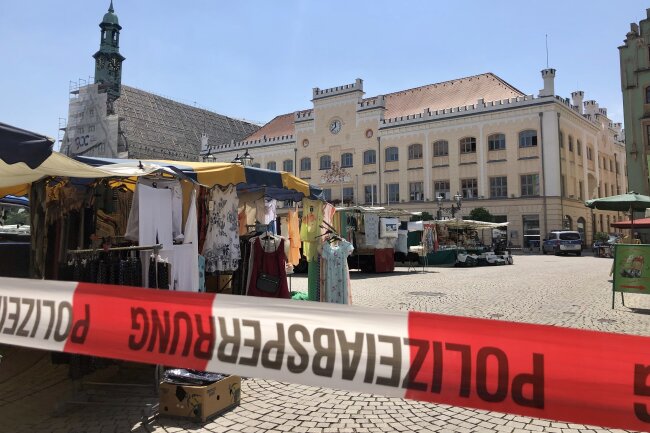 Evakuierung: Bombendrohung gegen Zwickauer Rathaus! - Der gesamte Markt mit Rathaus wurden evakuiert.