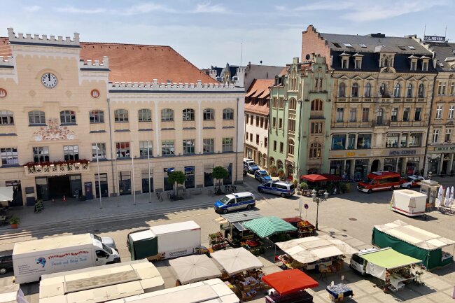 Evakuierung: Bombendrohung gegen Zwickauer Rathaus! - Der gesamte Markt mit Rathaus wurden evakuiert.
