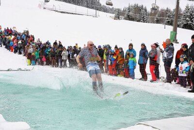 Event "Mount Mallorca" setzt Schlussakkord in der Skisaison am Fichtelberg - Christopher Gahler aus Oberwiesenthal Foto: Thomas Fritzsch/PhotoERZ