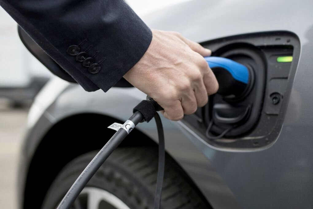 Experte: Geringere Umweltprämie trifft kleine Batterie-Autos - Die Senkung der Umweltprämie wirkt sich proportional zum Kaufpreis bei Kleinwagen stärker aus.