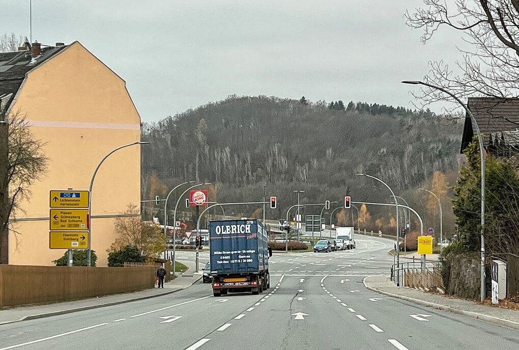 Fahrbahnsanierung in Aue steht an - Die Kreuzung Chemnitzer Straße /B 169 wird zu Nadelöhr - die Chemnitzer Straße/ S 255 wird aufgrund von Fahrbahnsanierungsarbeiten voll gesperrt. Foto: Ralf Wendland