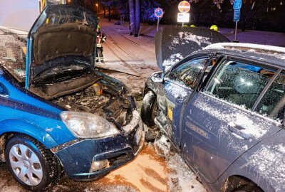 Fahrer unter Alkoholeinfluss kracht gegen PKW: Zwei Verletzte - Am Dienstagabend ereignete sich in Chemnitz auf der Heinrich- Lorenz- Straße ein Verkehrsunfall. Foto: ChemPic