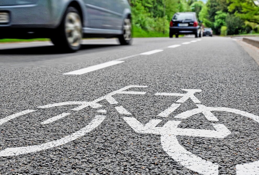 Fahrradfahrer mit 3,0 Promille und Machete unterwegs - Symbolbild, Bild: Adobe Stock