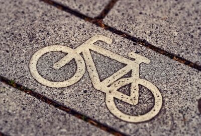 Fahrradfahrer von Straßenbahn erfasst und mitgeschliffen - Symbolbild. Foto: MichaelGaida / pixabay