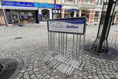 Fahrradständer in Aue aufgestellt - In der inneren Schneeberger Straße in Aue ist ein Fahrradständer aufgestellt worden - ein kleiner Beitrag dahingehend, die Innenstadt etwas fahrradfreundlicher zu gestalten. Foto: Ralf Wendland