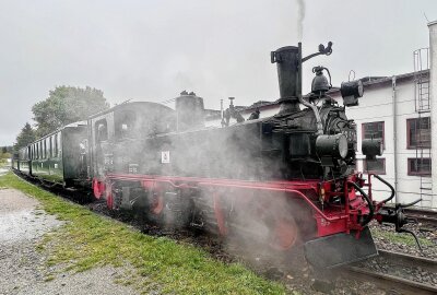 "Fahrten in den Spätherbst" bei der Museumsbahn Schönheide - Die Museumsbahn Schönheide lädt am Samstag zu den "Fahrten in den Spätherbst" ein. Foto: Ralf Wendland