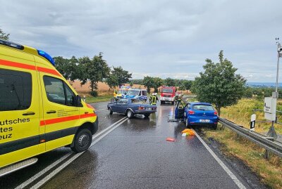 Fahrzeuge kollidieren auf Bundesstraße: Rettungshubschrauber im Einsatz - In Possendorf ereignete sich Unfall. Foto: Roland Halkasch