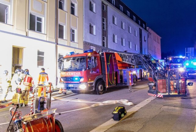 Falsch genutzter Ofen löst Feuerwehreinsatz in Stollberg aus - Einsatz der Feuerwehr in Stollberg. Foto: André März