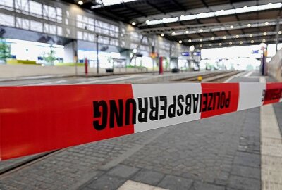 Falscher Alarm: Herrenloser Koffer am Chemnitzer Hauptbahnhof war leer - Die Gleise 1 bis 10 waren vorerst gesperrt. Foto: Harry Härtel 