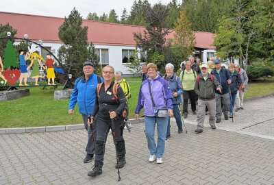 Familienwandertag ist in Schneeberg gelaufen - Beim Familienwandertag in Schneeberg hatten Wanderer die Wahl zwischen drei Touren. Foto: Ralf Wendland