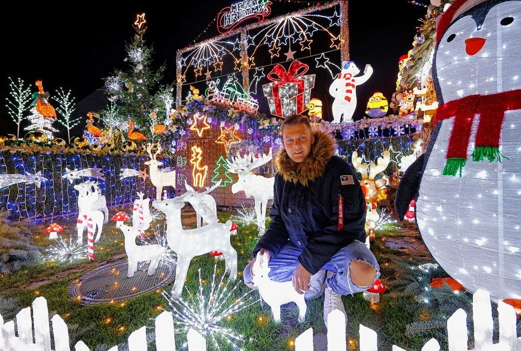 Fan weihnachtlicher Beleuchtung sorgt für gute Laune - Piet Ahnert ist der Schöpfer der Kuhnschnappler Weihnachtsinsel.Foto: Markus Pfeifer